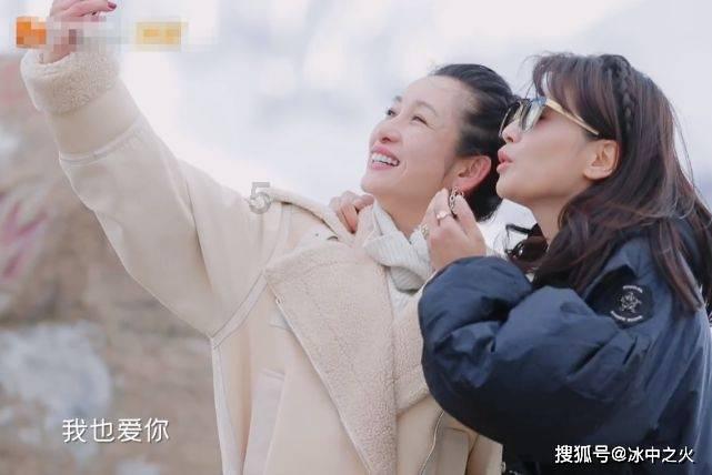 张子枫吊带裙叠穿尽显性感，你感觉她的时尚感如何？游戏画面